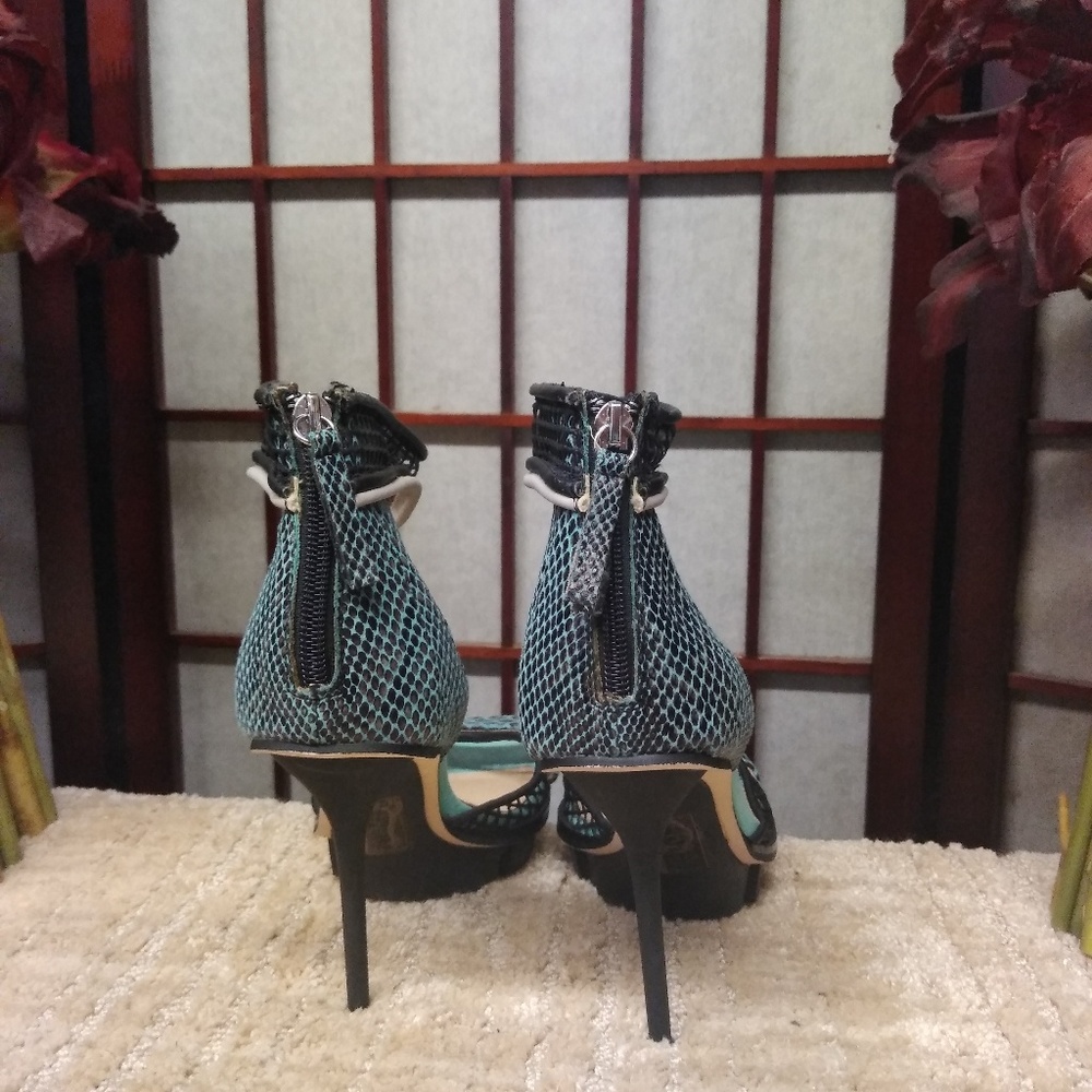 Shoes - Picture 3 of 3